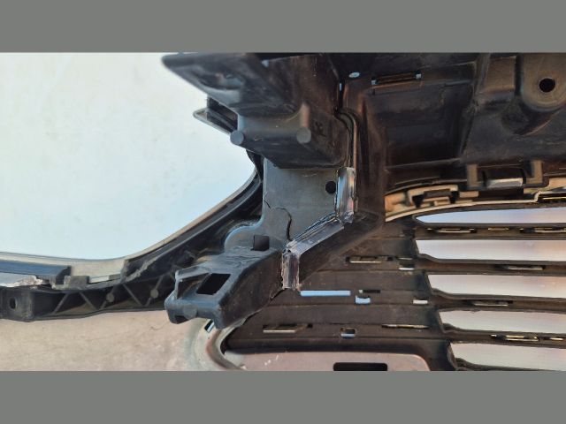 bontott FORD FOCUS III Első Lökhárító (Üresen)