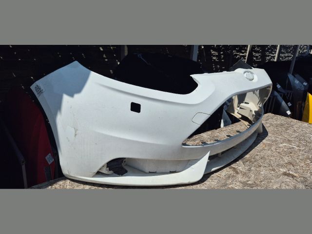 bontott FORD FOCUS III Első Lökhárító (Üresen)