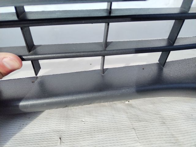 bontott FORD FOCUS III Első Lökhárító (Üresen)