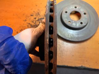 bontott FORD FOCUS III Első Pár Féktárcsa