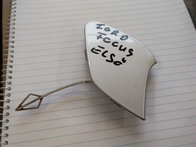 bontott FORD FOCUS III Első Vonószem Burkolat