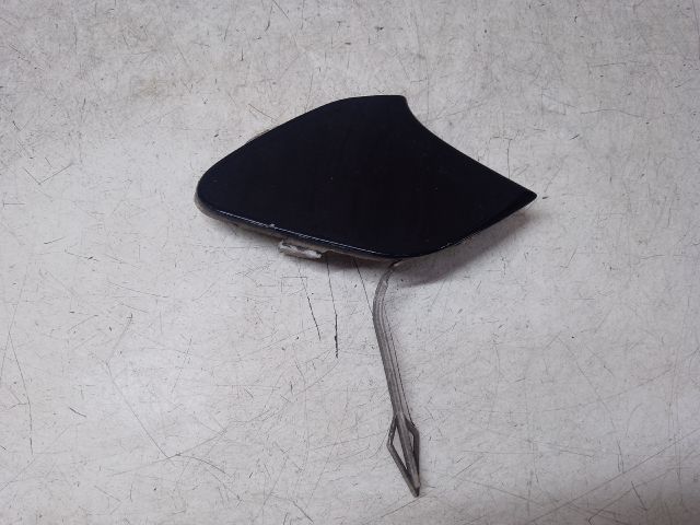 bontott FORD FOCUS III Első Vonószem Burkolat