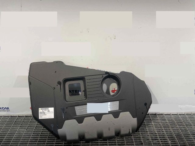 bontott FORD FOCUS III Felső Hűtőburkolat