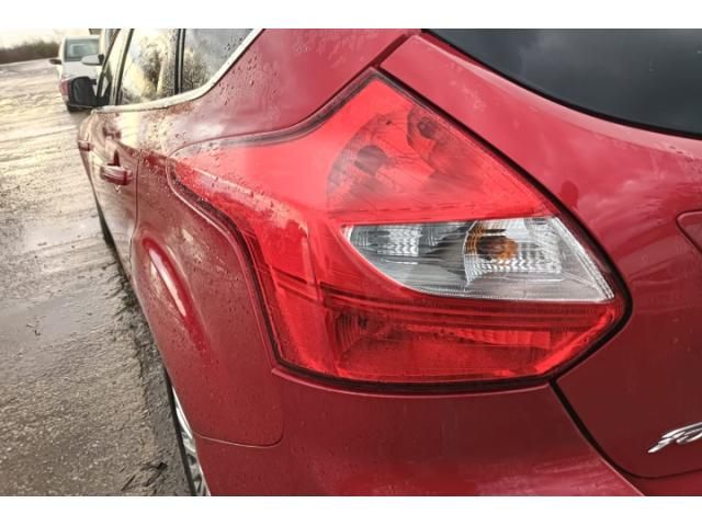 bontott FORD FOCUS III Felső Hűtőburkolat