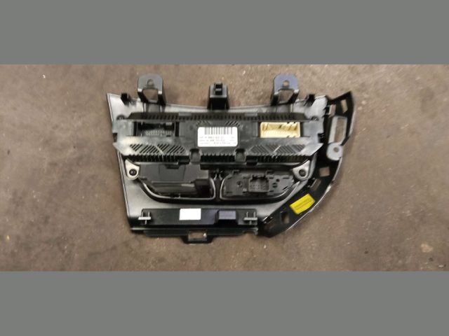 bontott FORD FOCUS III Fűtéskapcsoló (digit klímás)