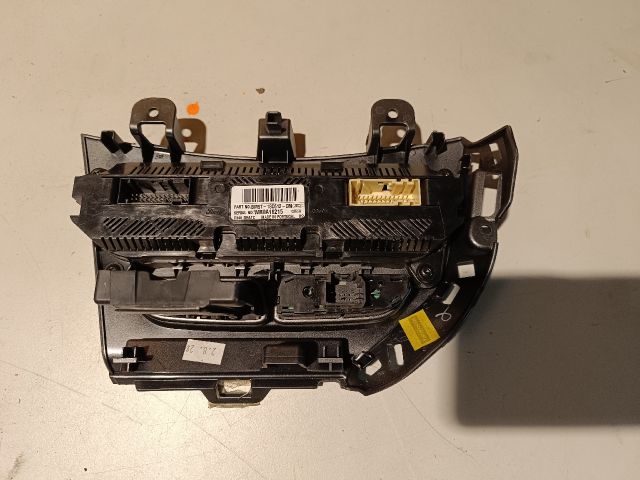 bontott FORD FOCUS III Fűtéskapcsoló (digit klímás)