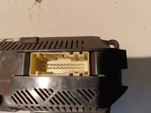 bontott FORD FOCUS III Fűtéskapcsoló (digit klímás)