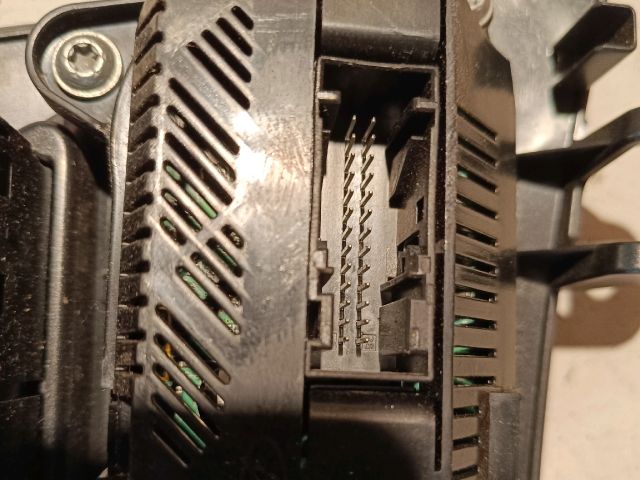 bontott FORD FOCUS III Fűtéskapcsoló (digit klímás)