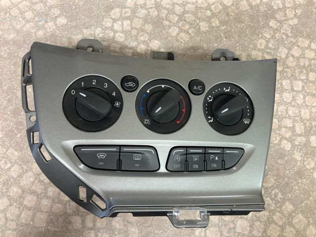 bontott FORD FOCUS III Fűtéskapcsoló (digit klímás)