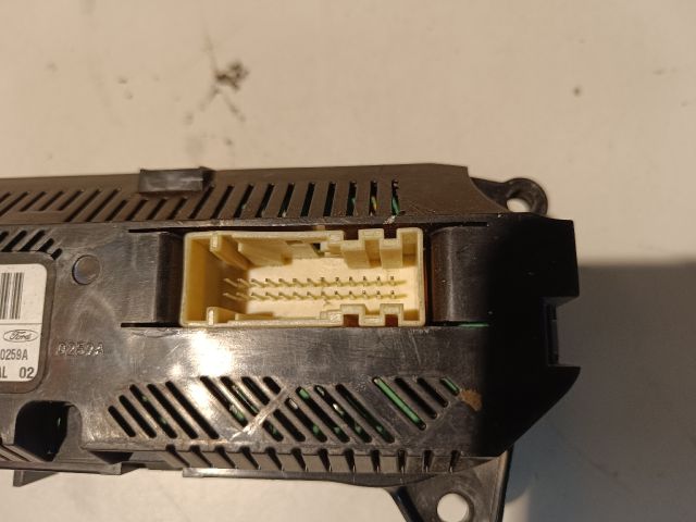 bontott FORD FOCUS III Fűtéskapcsoló (digit klímás)