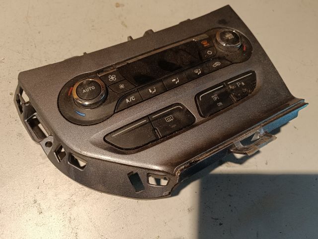 bontott FORD FOCUS III Fűtéskapcsoló (digit klímás)