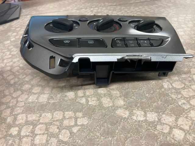 bontott FORD FOCUS III Fűtéskapcsoló (digit klímás)