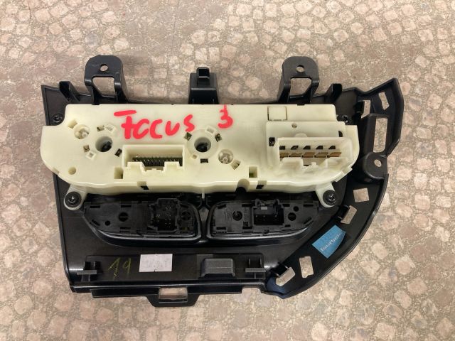bontott FORD FOCUS III Fűtéskapcsoló (digit klímás)