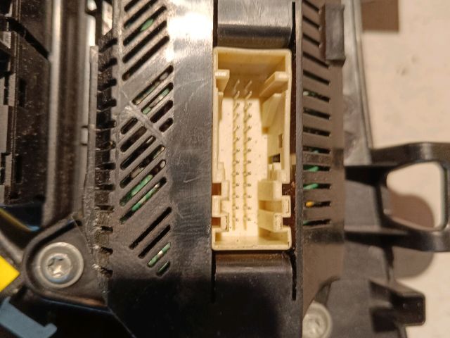 bontott FORD FOCUS III Fűtéskapcsoló (digit klímás)