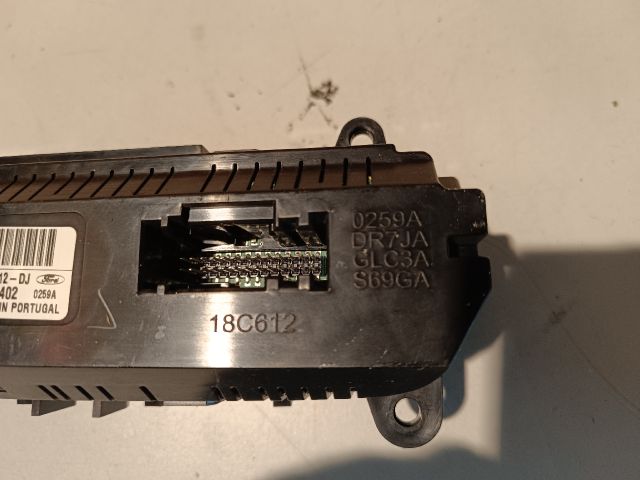 bontott FORD FOCUS III Fűtéskapcsoló (digit klímás)