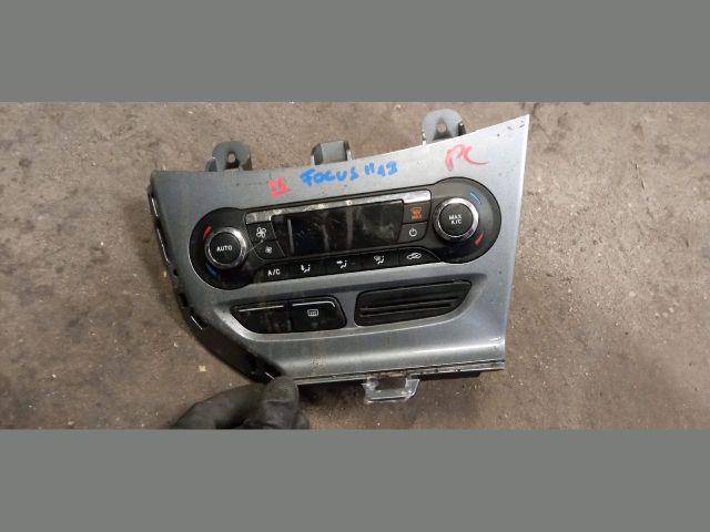 bontott FORD FOCUS III Fűtéskapcsoló (digit klímás)