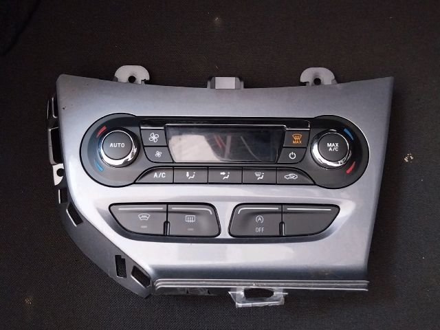 bontott FORD FOCUS III Fűtéskapcsoló (digit klímás)