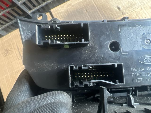 bontott FORD FOCUS III Fűtéskapcsoló (manuális klímás)