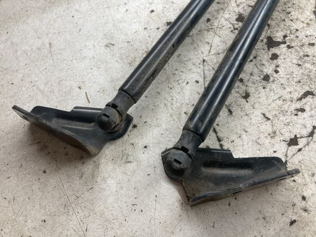 bontott FORD FOCUS III Gázrugós Kitámasztó Teleszkóp Pár Csomagtérajtó