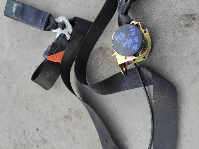 bontott FORD FOCUS III Hátsó középső Biztonsági Öv