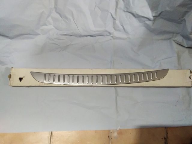 bontott FORD FOCUS III Hátsó Lökhárító Felső