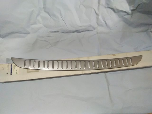 bontott FORD FOCUS III Hátsó Lökhárító Felső