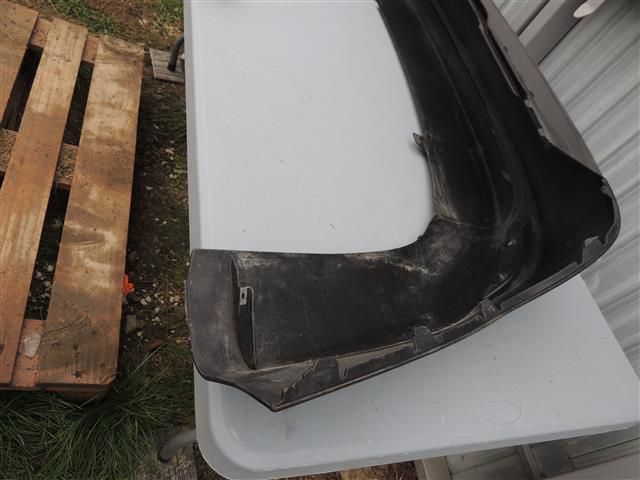 bontott FORD FOCUS III Hátsó Lökhárító (Részeivel)