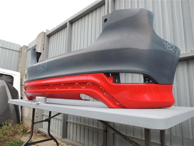 bontott FORD FOCUS III Hátsó Lökhárító (Részeivel)