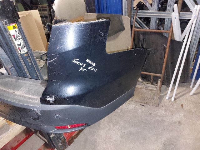 bontott FORD FOCUS III Hátsó Lökhárító (Részeivel)