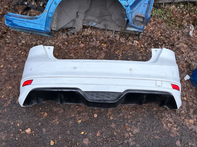 bontott FORD FOCUS III Hátsó Lökhárító (Részeivel)