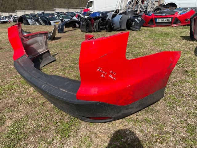 bontott FORD FOCUS III Hátsó Lökhárító (Részeivel)