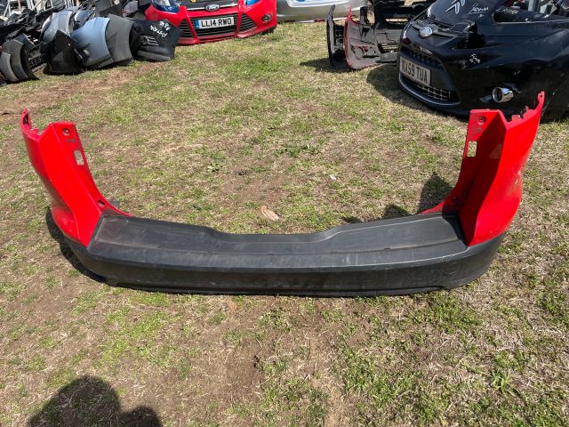 bontott FORD FOCUS III Hátsó Lökhárító (Részeivel)