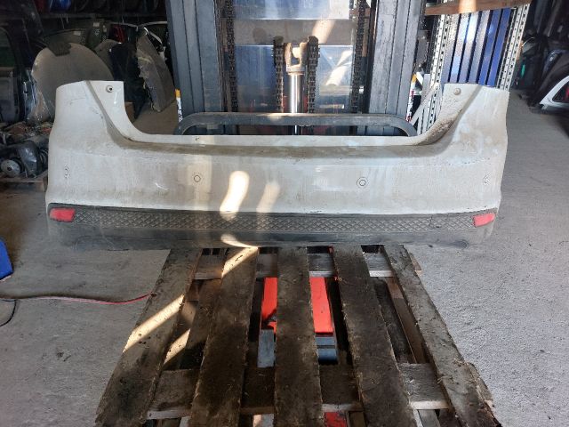 bontott FORD FOCUS III Hátsó Lökhárító (Részeivel)