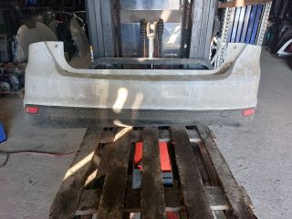 bontott FORD FOCUS III Hátsó Lökhárító (Részeivel)