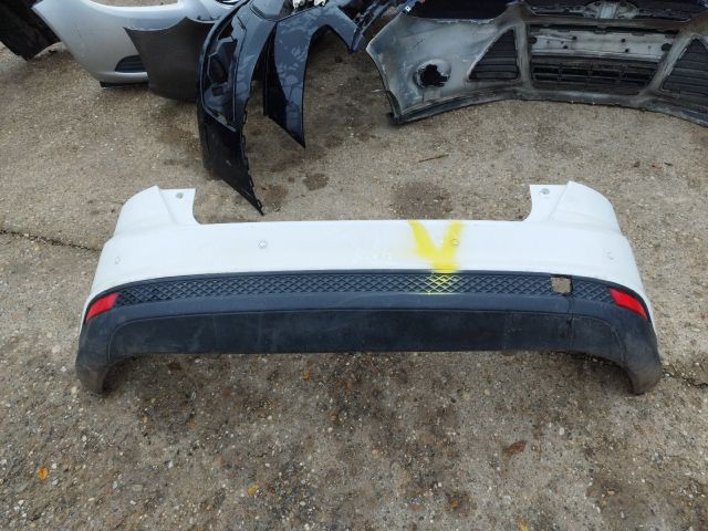 bontott FORD FOCUS III Hátsó Lökhárító (Részeivel)