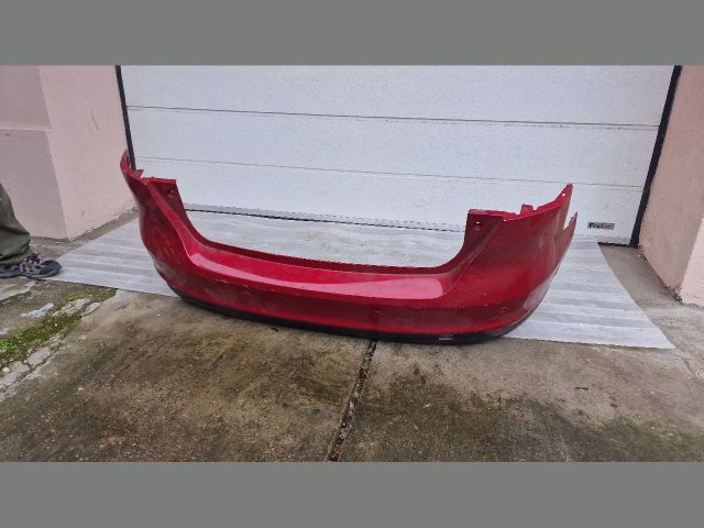 bontott FORD FOCUS III Hátsó Lökhárító (Részeivel)