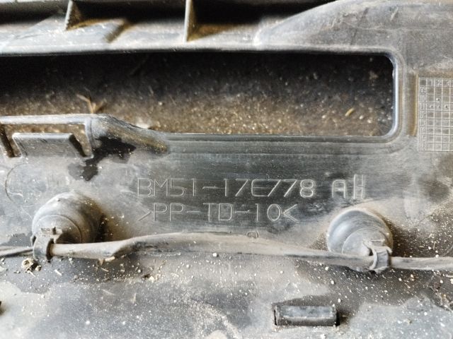 bontott FORD FOCUS III Homlokfal Burkolat