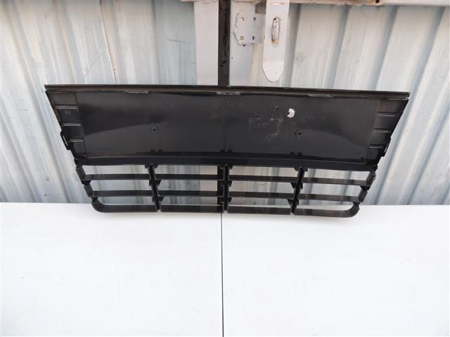 bontott FORD FOCUS III Hűtőrács