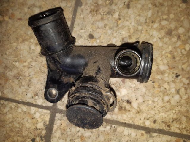 bontott FORD FOCUS III Hűtővíz Elosztó Cső