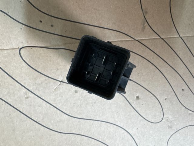 bontott FORD FOCUS III Izzító Relé