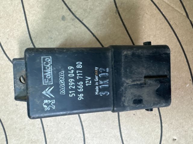 bontott FORD FOCUS III Izzító Relé