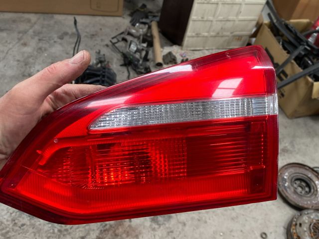 bontott FORD FOCUS III Jobb Belső Hátsó Lámpa