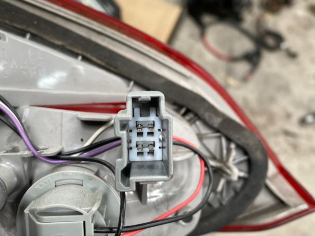 bontott FORD FOCUS III Jobb Belső Hátsó Lámpa