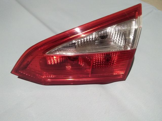 bontott FORD FOCUS III Jobb Belső Hátsó Lámpa