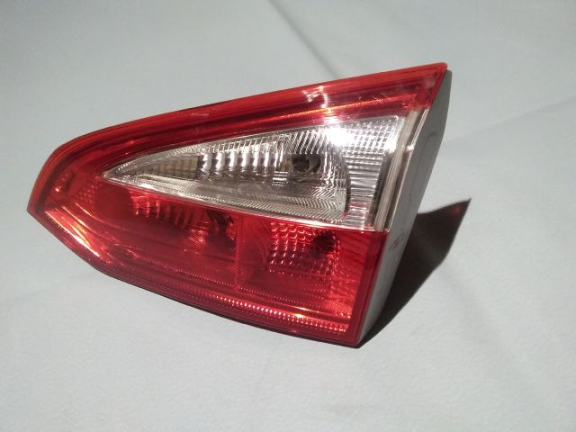 bontott FORD FOCUS III Jobb Belső Hátsó Lámpa