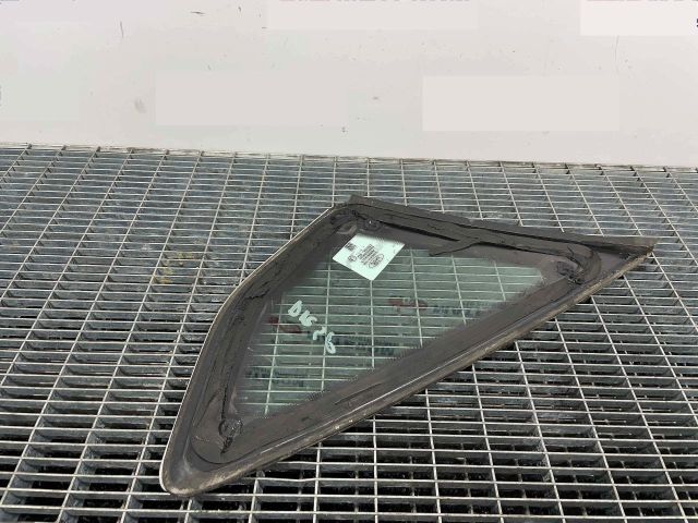 bontott FORD FOCUS III Jobb C Oszlop