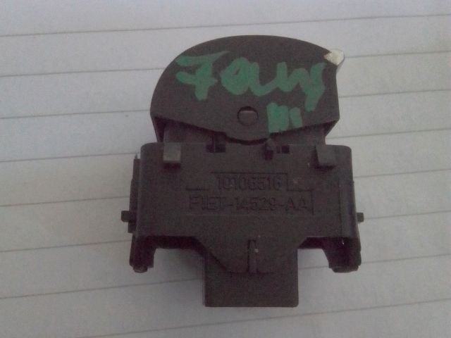 bontott FORD FOCUS III Jobb első Ablakemelő Kapcsoló