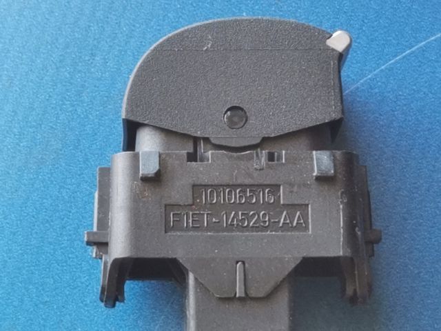 bontott FORD FOCUS III Jobb első Ablakemelő Kapcsoló