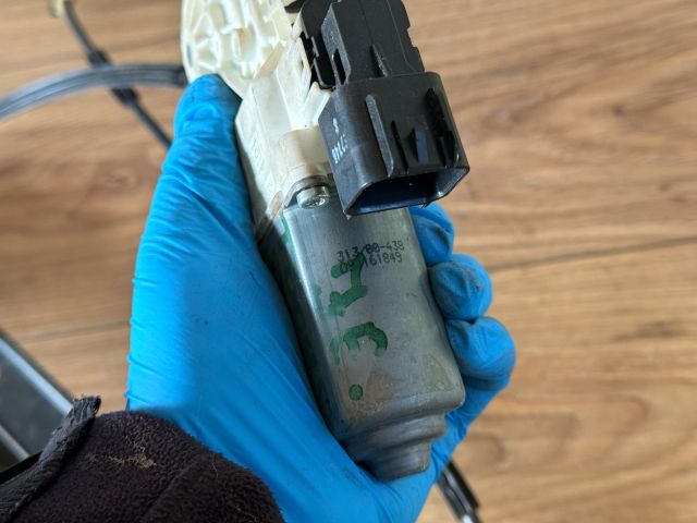 bontott FORD FOCUS III Jobb első Ablakemelő Motor