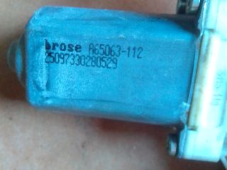 bontott FORD FOCUS III Jobb első Ablakemelő Motor